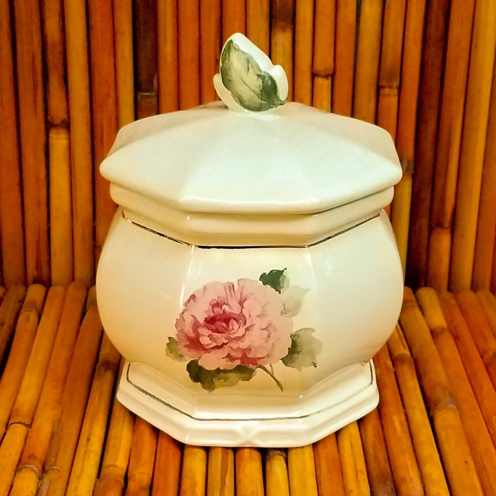 Flower Detail Jar